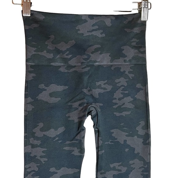 SPANX ECOCARE SEAMLESS PULL ON SCULPTING LEGGINGS IN CAMO WOMEN'S SIZE XS - Picture 5 of 9